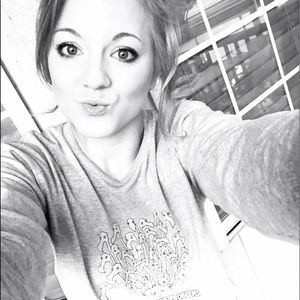 Meet your Posher, Lois